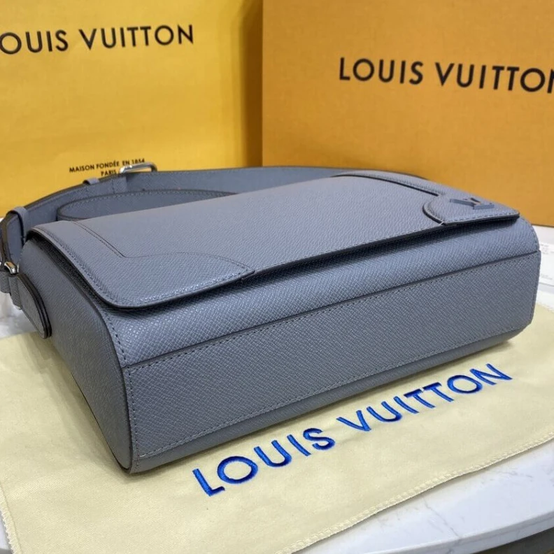Louis vuitton locations Cowhide l Louis Vuitton Taiga Leather Flap Messenger Gray