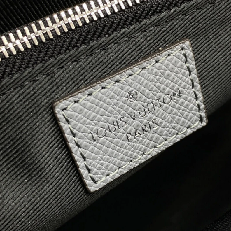 Louis vuitton locations Cowhide l Louis Vuitton Taiga Leather Flap Messenger Gray