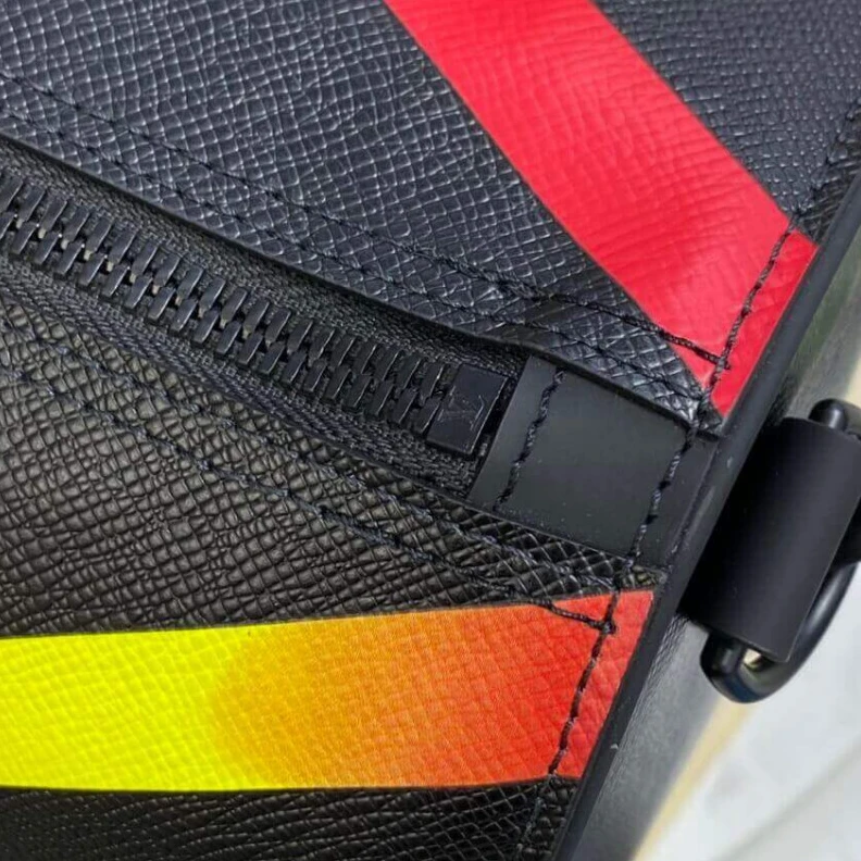 Replica bags lv 50 x 29 x Louis Vuitton Taiga Leather Keepall Bandouliere 50
