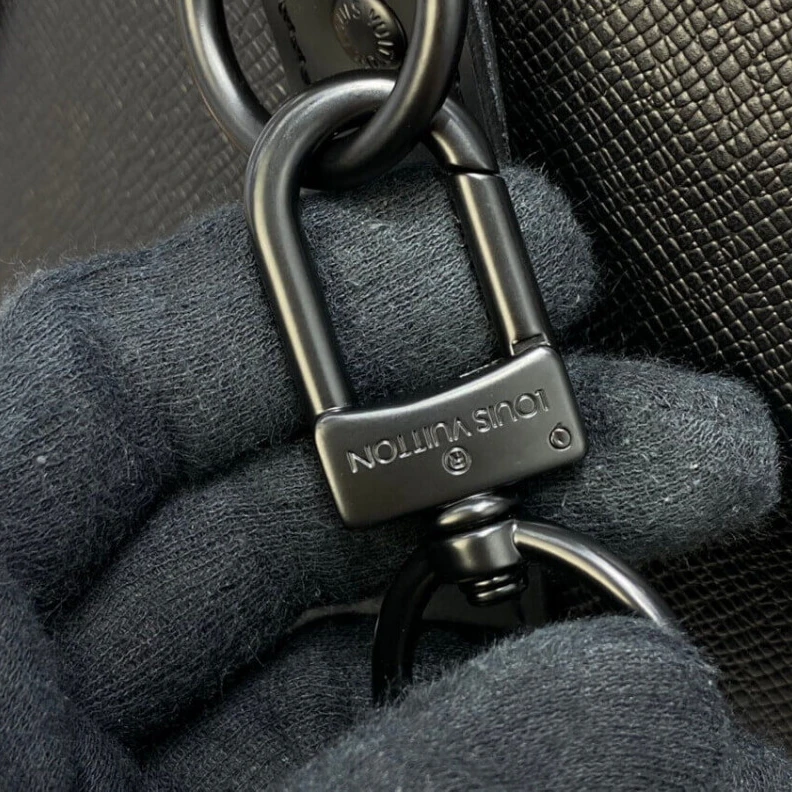 Replica bags lv 50 x 29 x Louis Vuitton Taiga Leather Keepall Bandouliere 50