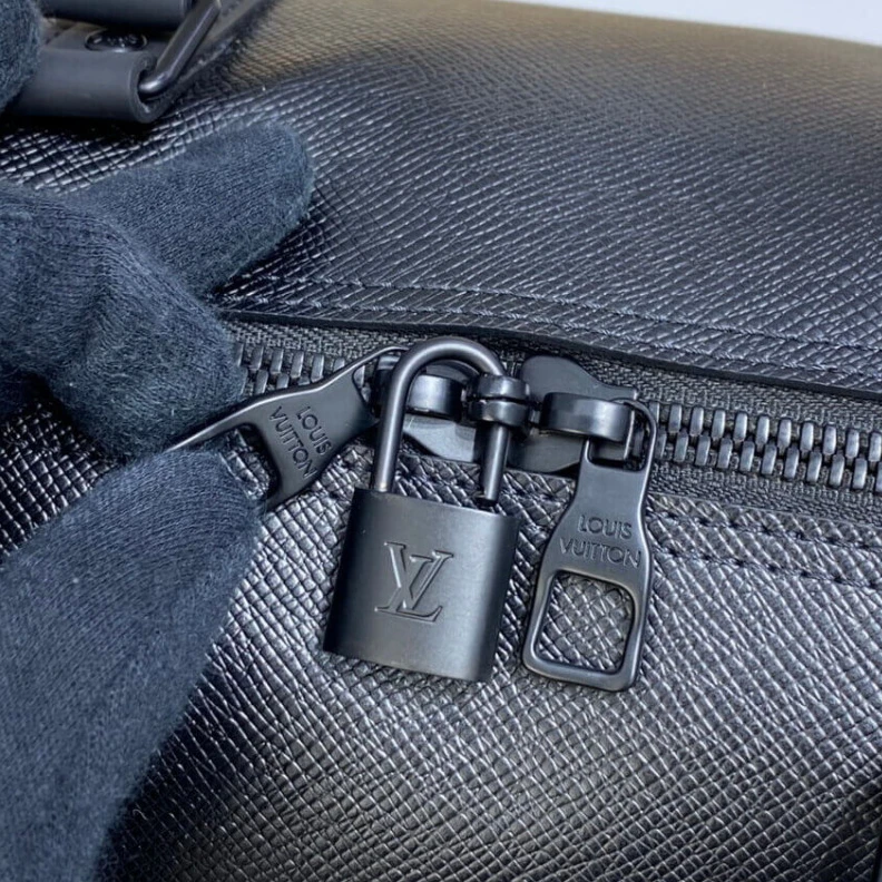 Replica bags lv 50 x 29 x Louis Vuitton Taiga Leather Keepall Bandouliere 50