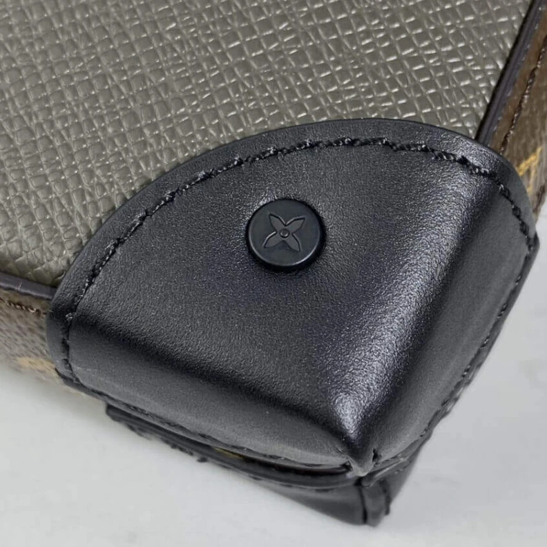 Lv belts replica Strap Dro Louis Vuitton Taiga Leather Soft Trunk Wallet