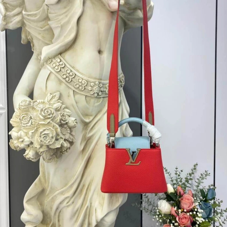 Mythick Snap hook Louis Vuitton Taurillon Leather Capucines Mini Coral Olympe Blue
