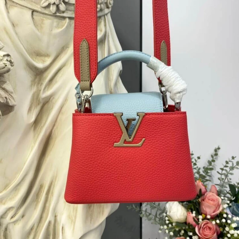 Mythick Snap hook Louis Vuitton Taurillon Leather Capucines Mini Coral Olympe Blue