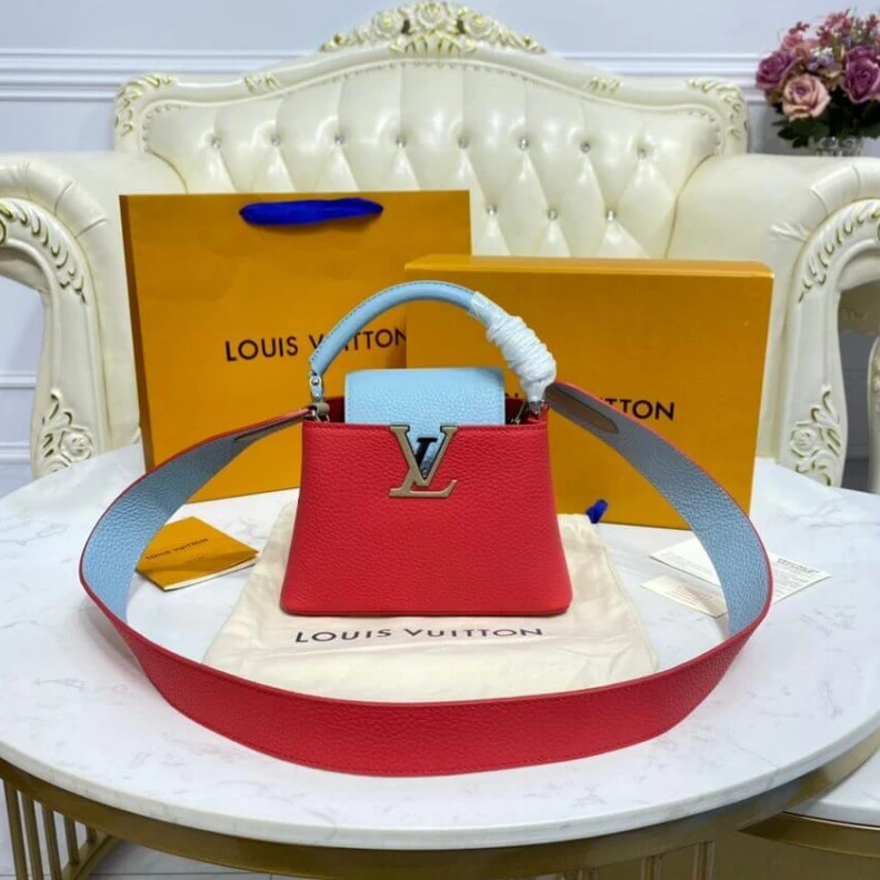 Mythick Snap hook Louis Vuitton Taurillon Leather Capucines Mini Coral Olympe Blue