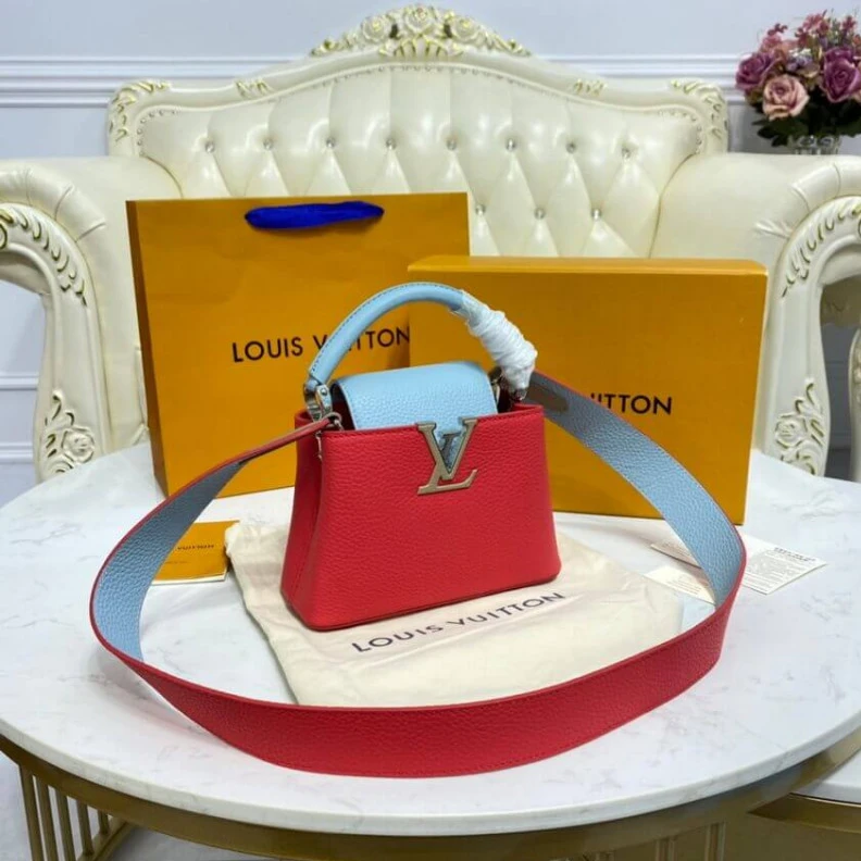 Mythick Snap hook Louis Vuitton Taurillon Leather Capucines Mini Coral Olympe Blue