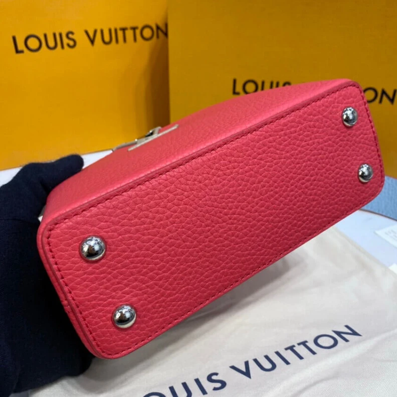 Mythick Snap hook Louis Vuitton Taurillon Leather Capucines Mini Coral Olympe Blue