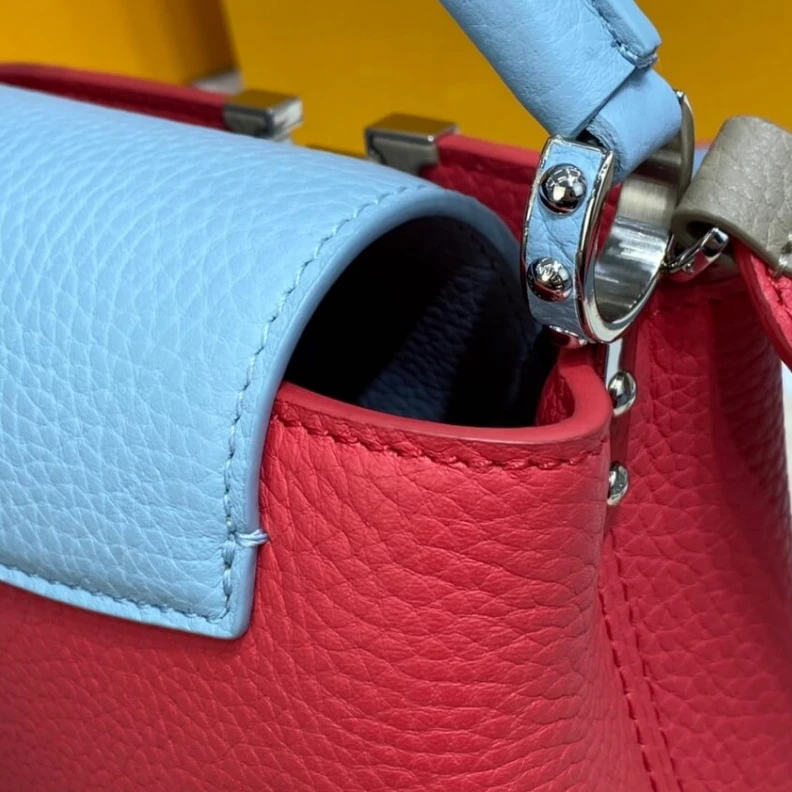 Mythick Snap hook Louis Vuitton Taurillon Leather Capucines Mini Coral Olympe Blue
