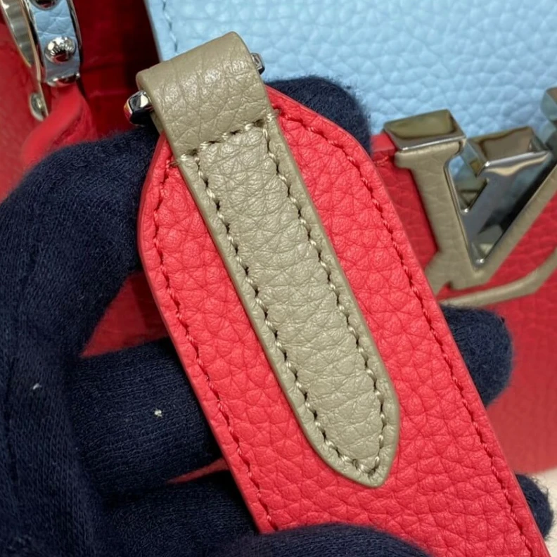 Mythick Snap hook Louis Vuitton Taurillon Leather Capucines Mini Coral Olympe Blue