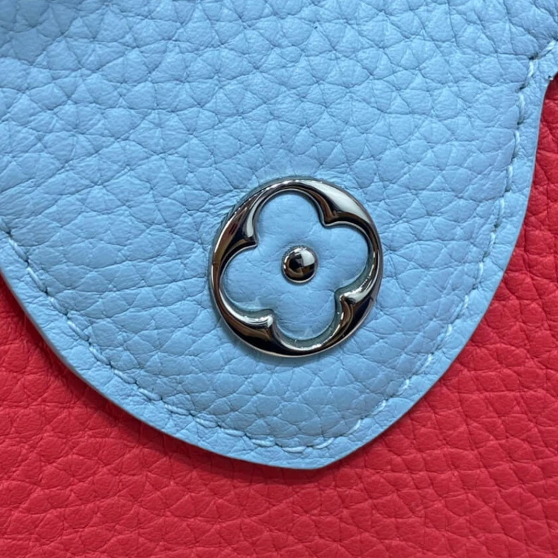 Mythick Snap hook Louis Vuitton Taurillon Leather Capucines Mini Coral Olympe Blue