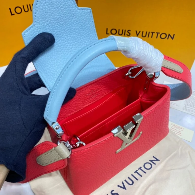 Mythick Snap hook Louis Vuitton Taurillon Leather Capucines Mini Coral Olympe Blue