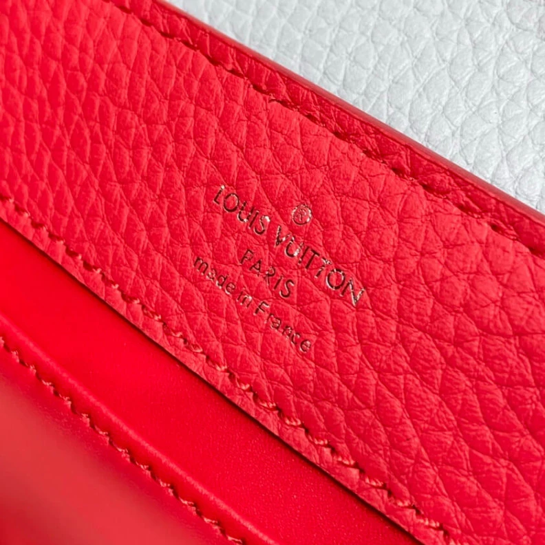 Mythick Snap hook Louis Vuitton Taurillon Leather Capucines Mini Coral Olympe Blue