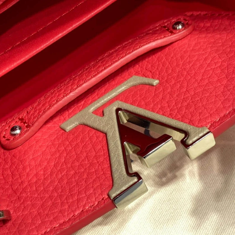 Mythick Snap hook Louis Vuitton Taurillon Leather Capucines Mini Coral Olympe Blue