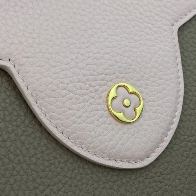 Replica bag Taurillon Louis Vuitton Taurillon Leather and Python Capucines MM
