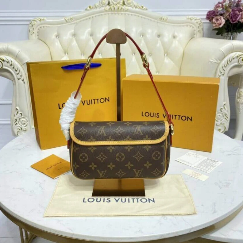 Mythick Leather t LV Tikal PM Shoulder Bag