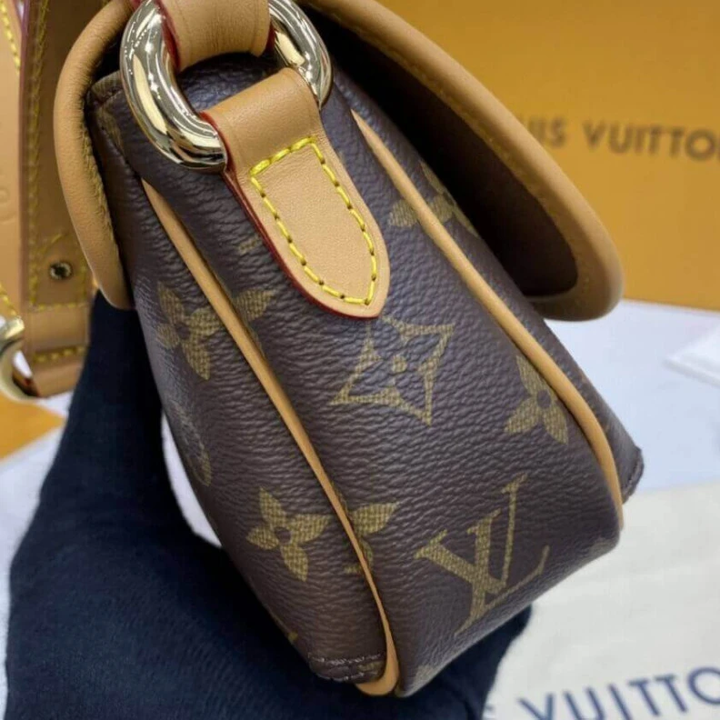Mythick Leather t LV Tikal PM Shoulder Bag