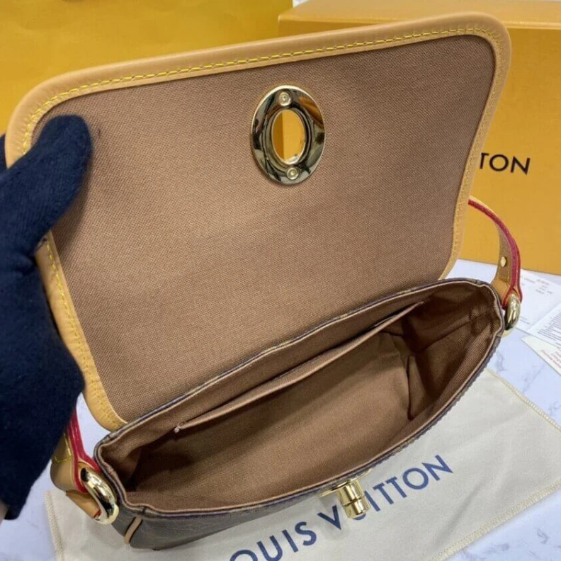 Mythick Leather t LV Tikal PM Shoulder Bag