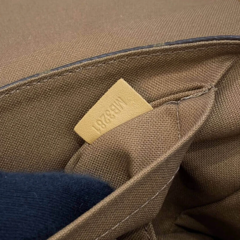Mythick Leather t LV Tikal PM Shoulder Bag