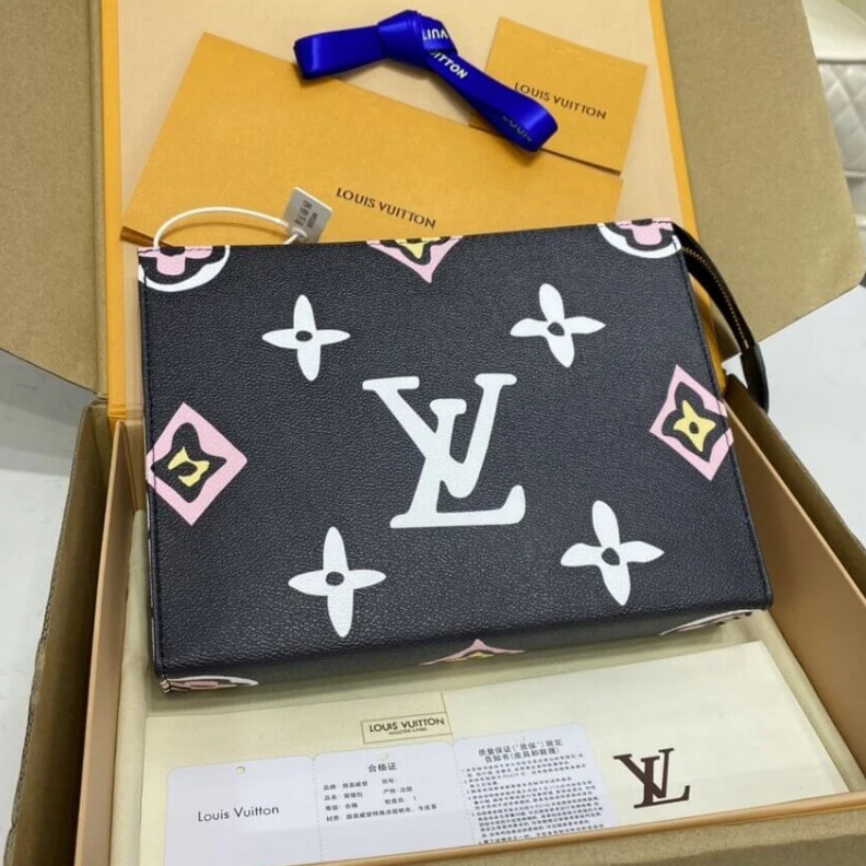 Mythick Monogram Louis Vuitton Toiletry Pouch 26 Black