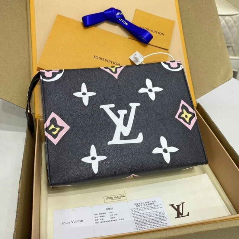 Mythick Monogram Louis Vuitton Toiletry Pouch 26 Black