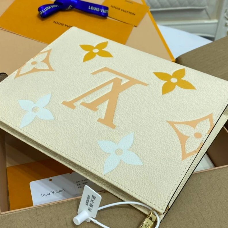 Mythick 25 x 20 x Louis Vuitton Toiletry Pouch 26 Cream Saffron