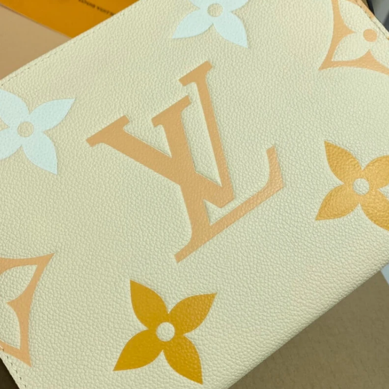 Mythick 25 x 20 x Louis Vuitton Toiletry Pouch 26 Cream Saffron