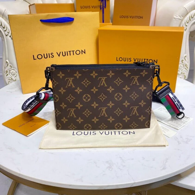 Mythick The modula Louis Vuitton Trio Pouch Black