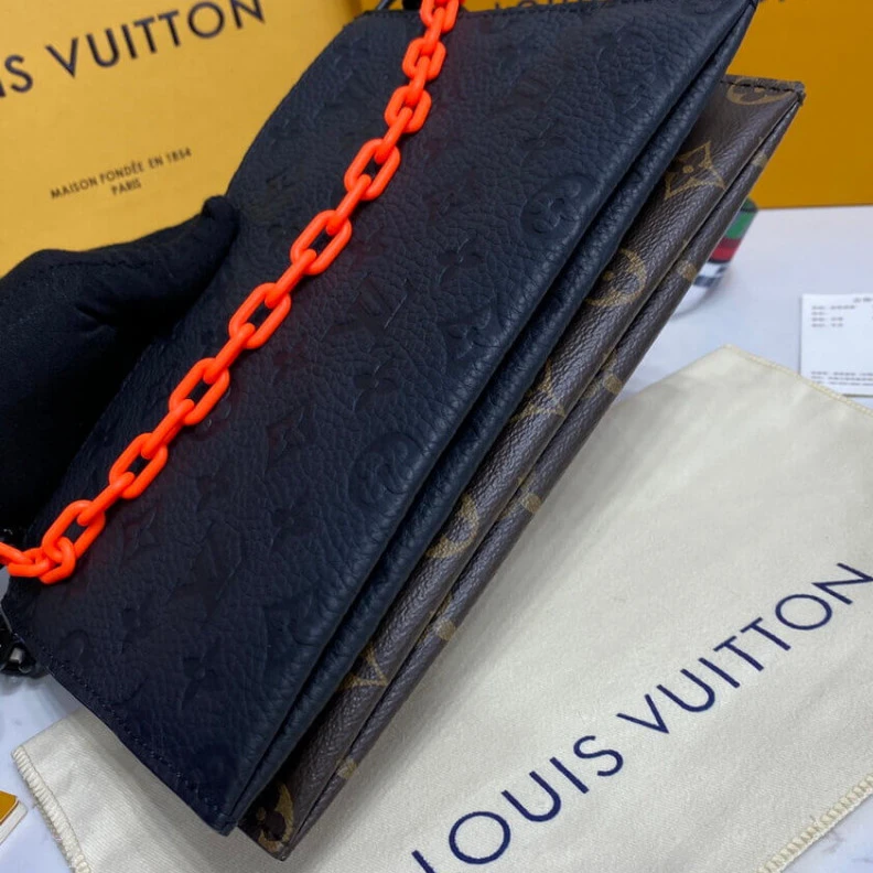 Mythick The modula Louis Vuitton Trio Pouch Black