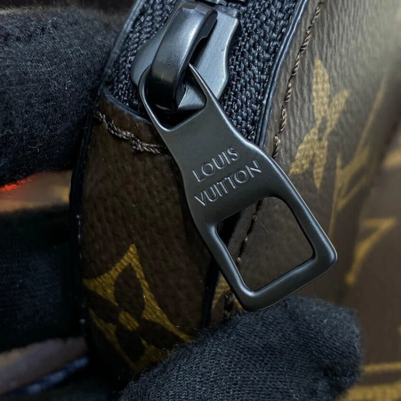 Mythick The modula Louis Vuitton Trio Pouch Black