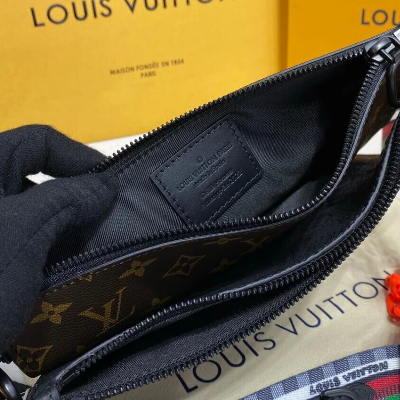 Mythick The modula Louis Vuitton Trio Pouch Black