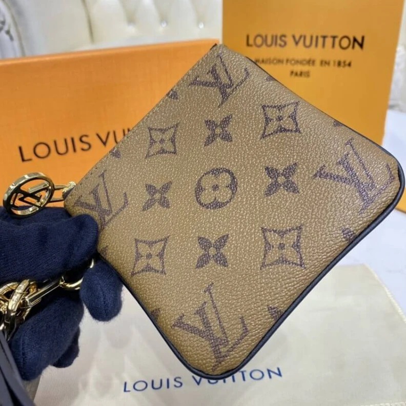 Lv belts replica Cowhidele Louis Vuitton Trio Pouch
