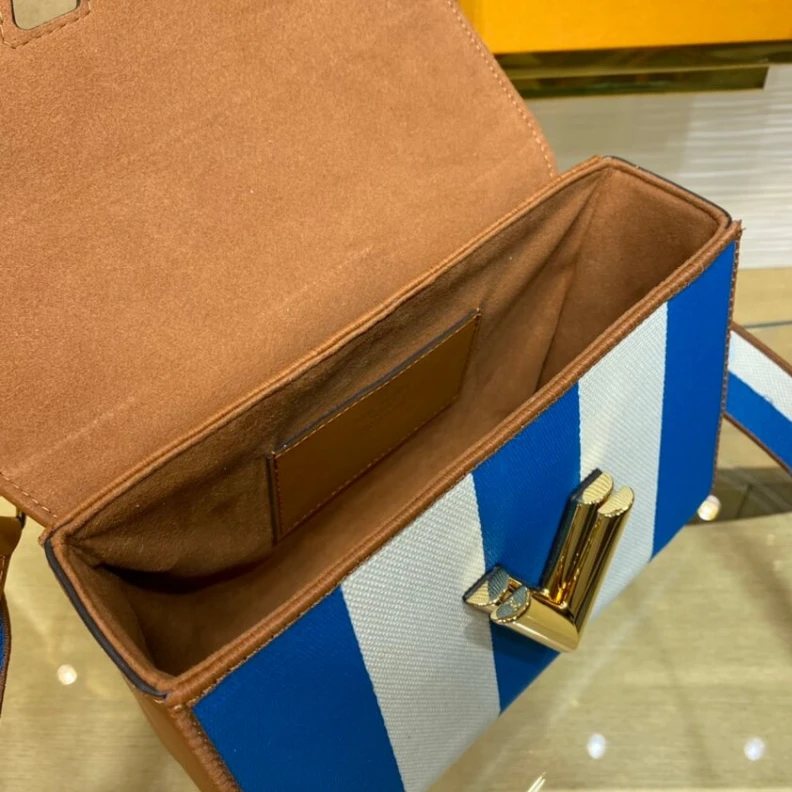Mythick.ru 23 x 17 x Louis Vuitton Twist MM Blue