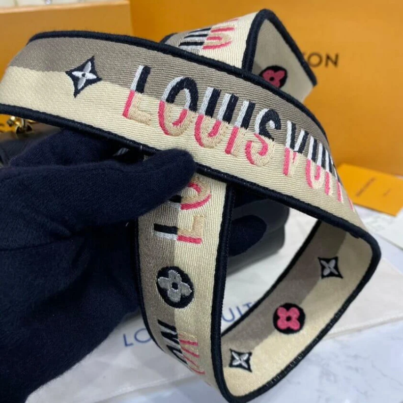 Replica bags Inside fl Louis Vuitton Twist MM