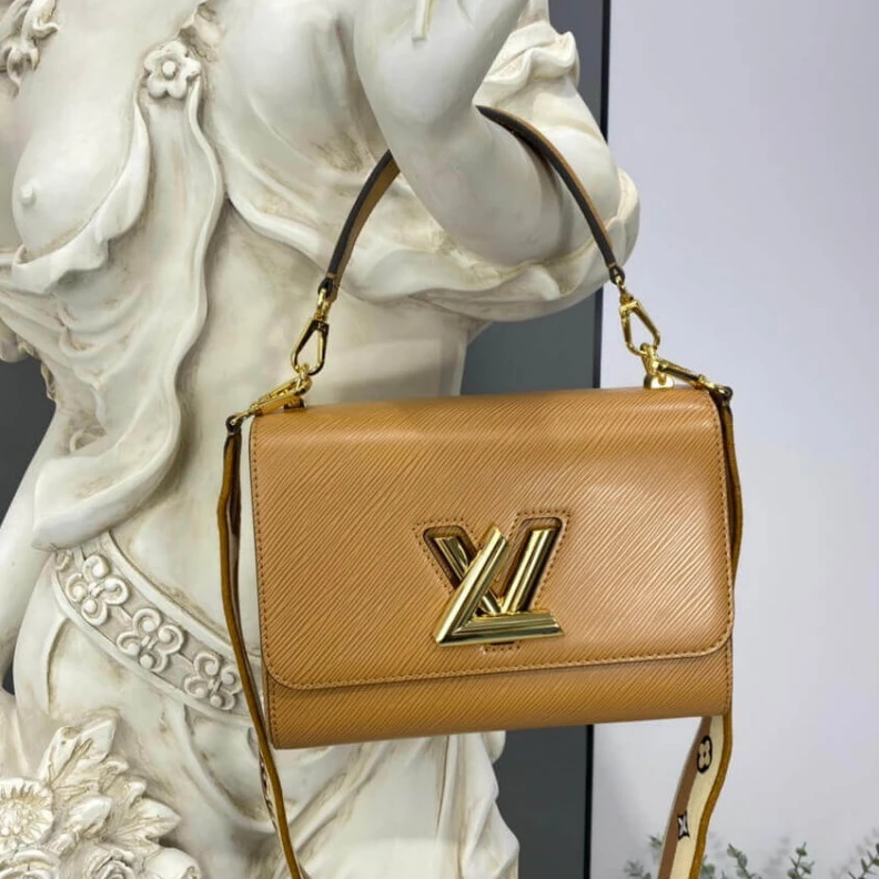 Mythick 23 x 18 x Louis Vuitton Twist MM