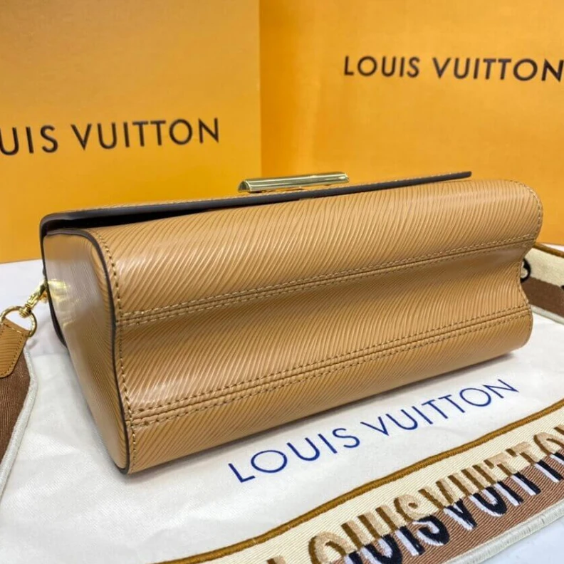 Mythick 23 x 18 x Louis Vuitton Twist MM