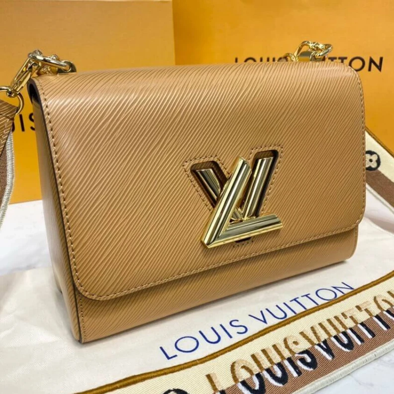 Mythick 23 x 18 x Louis Vuitton Twist MM