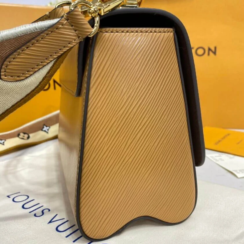 Mythick 23 x 18 x Louis Vuitton Twist MM