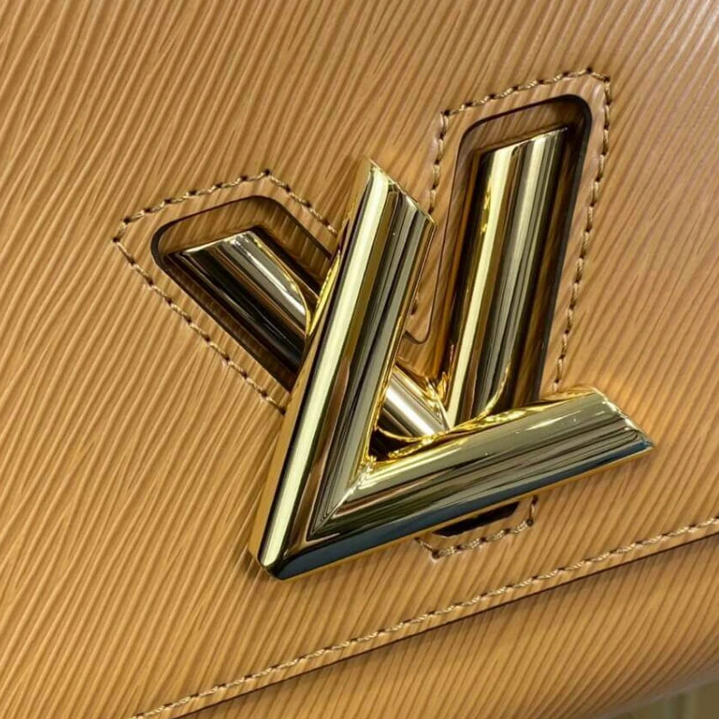 Mythick 23 x 18 x Louis Vuitton Twist MM