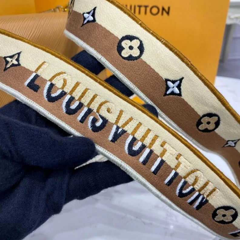 Mythick 23 x 18 x Louis Vuitton Twist MM