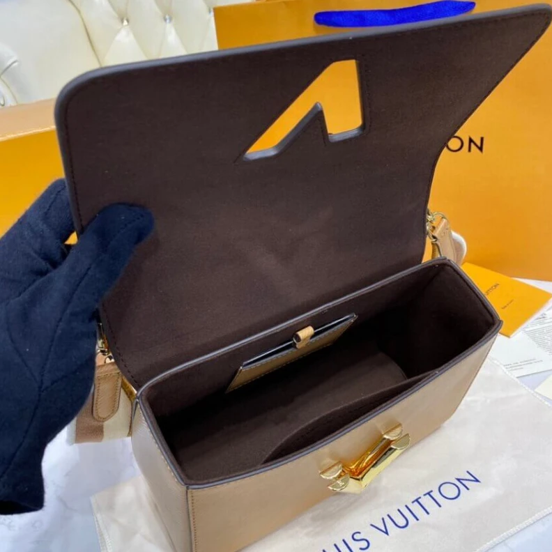 Mythick 23 x 18 x Louis Vuitton Twist MM