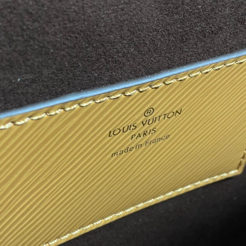 Mythick 23 x 18 x Louis Vuitton Twist MM