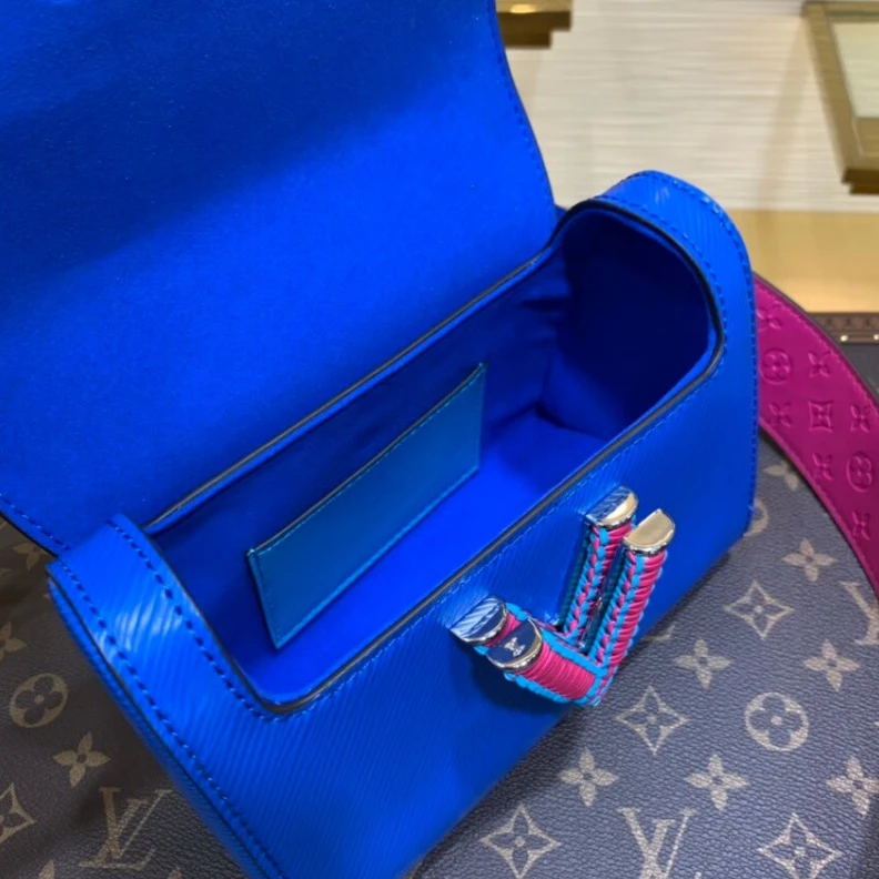 Lv belts replica The Twist Louis Vuitton Twist PM Blue
