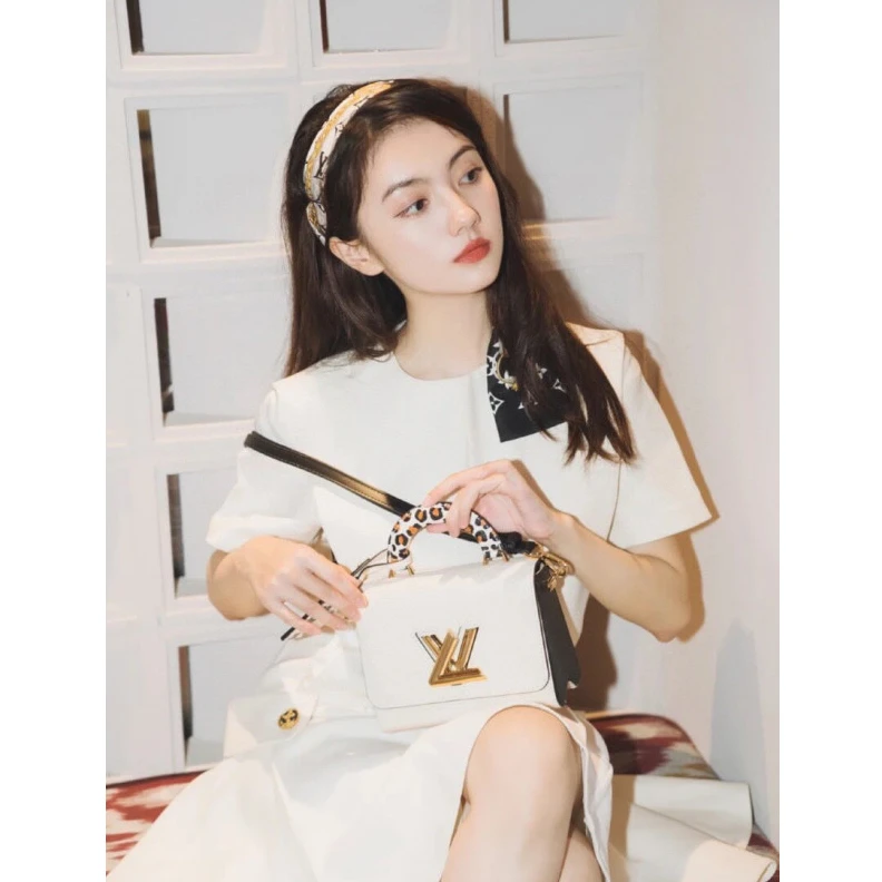 Handle: S Louis Vuitton Twist PM Quartz