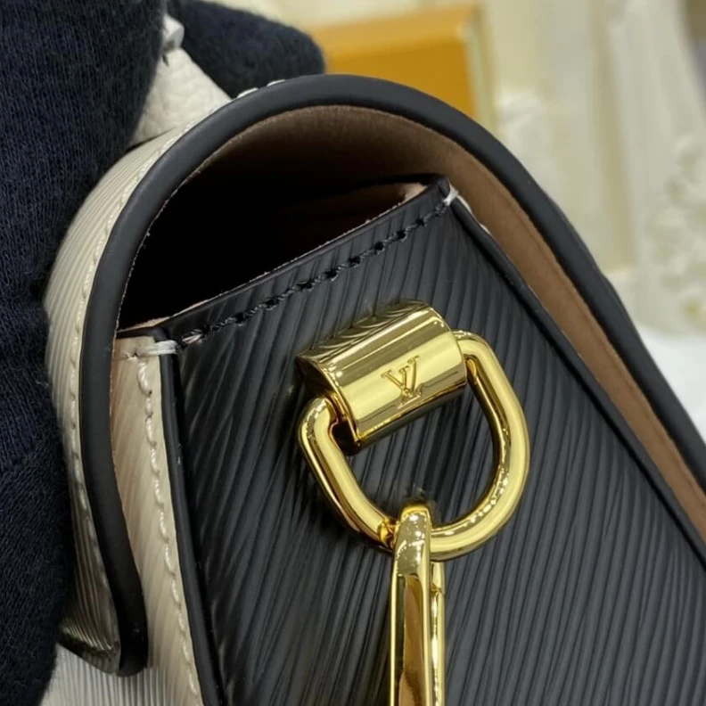 Handle: S Louis Vuitton Twist PM Quartz