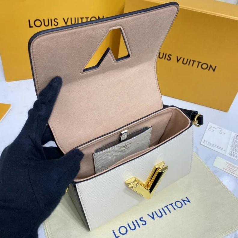 Handle: S Louis Vuitton Twist PM Quartz