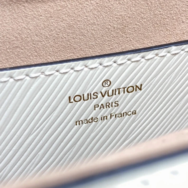 Handle: S Louis Vuitton Twist PM Quartz