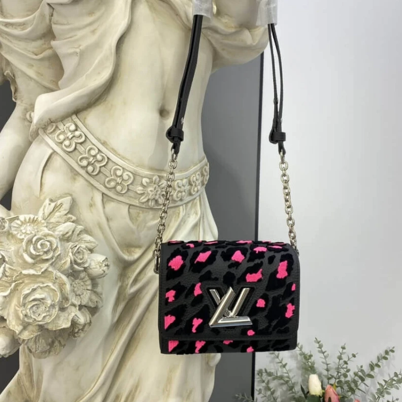 Top lv Large ins Louis Vuitton Twist PM