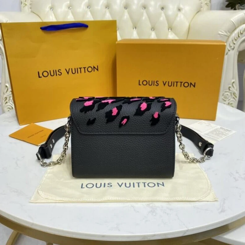 Top lv Large ins Louis Vuitton Twist PM