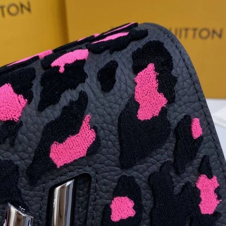 Top lv Large ins Louis Vuitton Twist PM