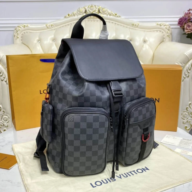 Mythick.ru A versatil Louis Vuitton Utility Backpack